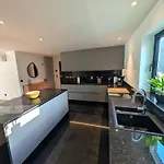 Sky-high Elegance Top-floor Views Of City, Ocean & Sunrise *