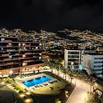 Apartment Sky-high Elegance Top-floor Views Of City, Ocean & Sunrise