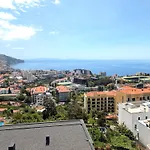 Apartment Sky-high Elegance Top-floor Views Of City, Ocean & Sunrise *