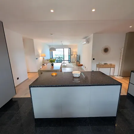 Sky-high Elegance Top-floor Views Of City, Ocean & Sunrise 丰沙尔