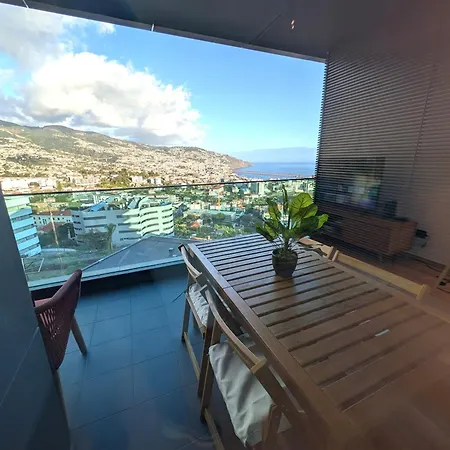 Sky-high Elegance Top-floor Views Of City, Ocean & Sunrise Διαμέρισμα