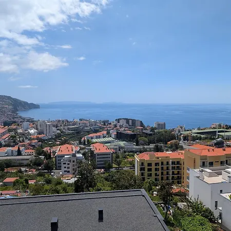 Sky-high Elegance Top-floor Views Of City, Ocean & Sunrise *