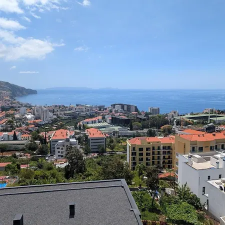 Sky-high Elegance Top-floor Views Of City, Ocean & Sunrise *