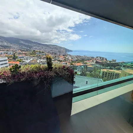 Sky-high Elegance Top-floor Views Of City, Ocean & Sunrise Φουνκάλ