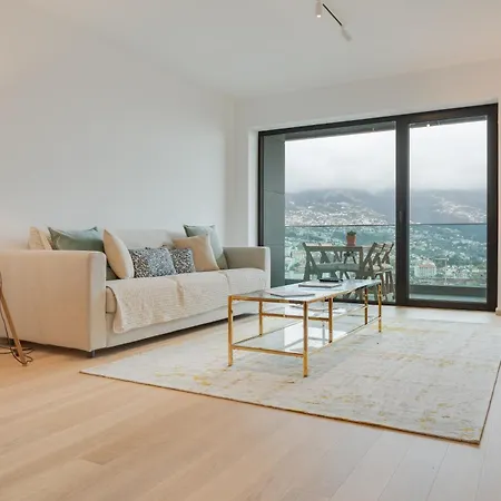 Sky-high Elegance Top-floor Views Of City, Ocean & Sunrise *