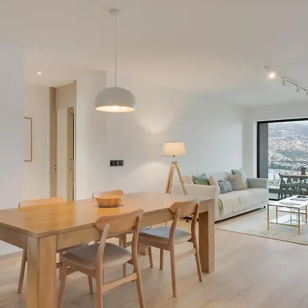 Sky-high Elegance Top-floor Views Of City, Ocean & Sunrise * Funchal (Madeira)