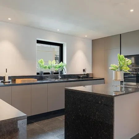 Sky-high Elegance Top-floor Views Of City, Ocean & Sunrise Апартаменты *