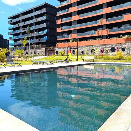 Sky-high Elegance Top-floor Views Of City, Ocean & Sunrise Apartman
