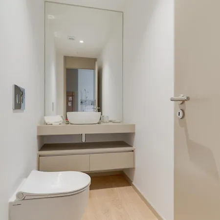 Sky-high Elegance Top-floor Views Of City, Ocean & Sunrise