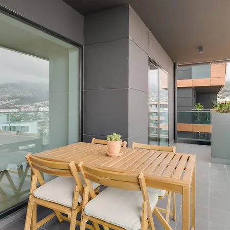 Sky-high Elegance Top-floor Views Of City, Ocean & Sunrise