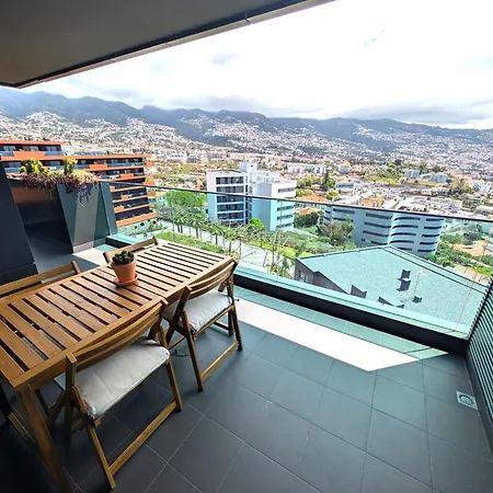 Sky-high Elegance Top-floor Views Of City, Ocean & Sunrise