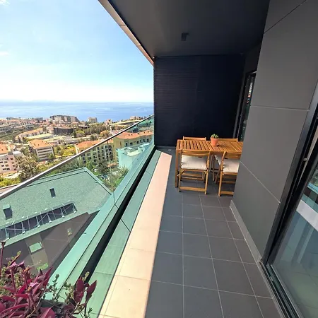 Sky-high Elegance Top-floor Views Of City, Ocean & Sunrise Апартаменты Фуншал