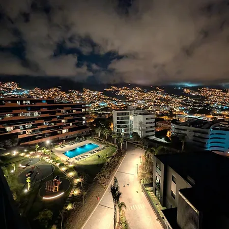 Sky-high Elegance Top-floor Views Of City, Ocean & Sunrise Фуншал