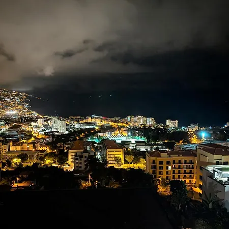 Sky-high Elegance Top-floor Views Of City, Ocean & Sunrise Апартаменты *