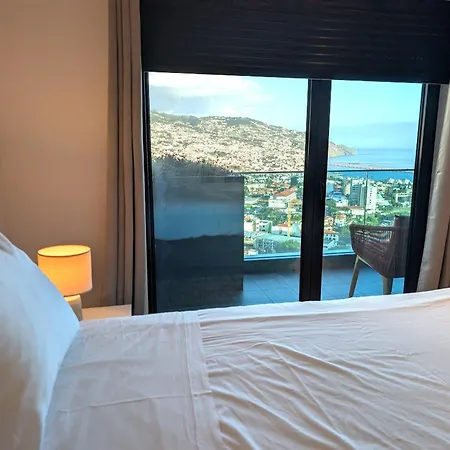 Sky-high Elegance Top-floor Views Of City, Ocean & Sunrise *