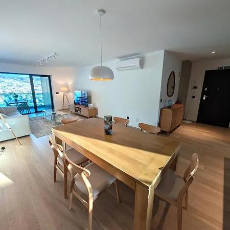 Sky-high Elegance Top-floor Views Of City, Ocean & Sunrise Апартаменты Фуншал