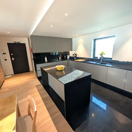 Sky-high Elegance Top-floor Views Of City, Ocean & Sunrise *