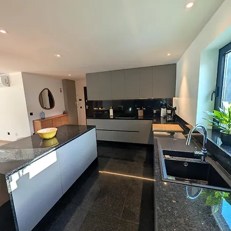 Sky-high Elegance Top-floor Views Of City, Ocean & Sunrise *