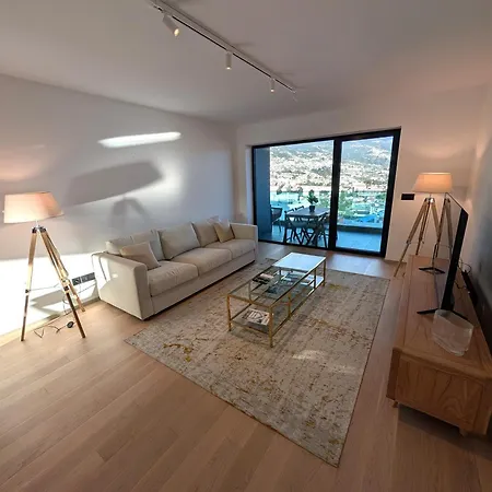 Sky-high Elegance Top-floor Views Of City, Ocean & Sunrise Фуншал