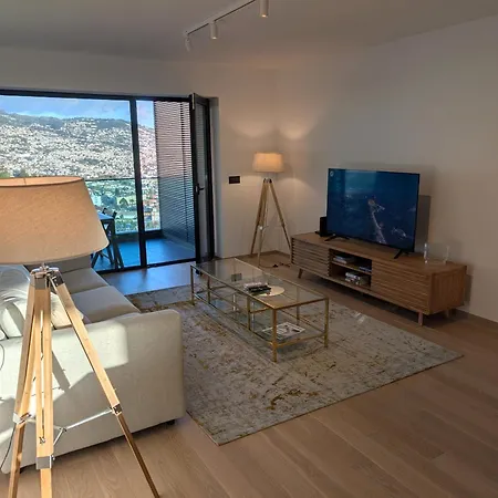 Sky-high Elegance Top-floor Views Of City, Ocean & Sunrise Фуншал