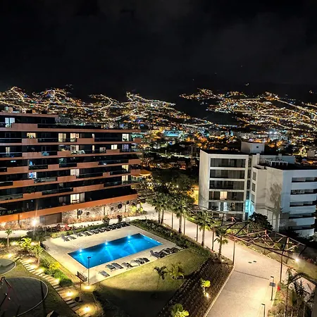 Lägenhet Sky-high Elegance Top-floor Views Of City, Ocean & Sunrise