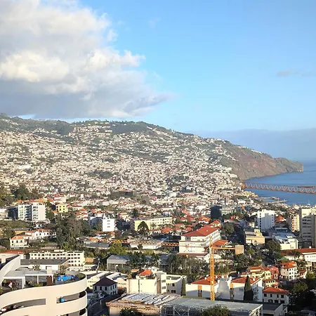 Sky-high Elegance Top-floor Views Of City, Ocean & Sunrise *