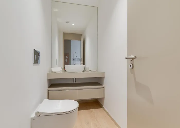 Sky-high Elegance Top-floor Views Of City, Ocean & Sunrise