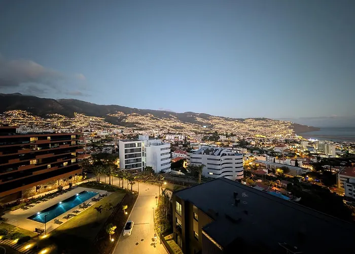 Sky-high Elegance Top-floor Views Of City, Ocean & Sunrise 公寓 *