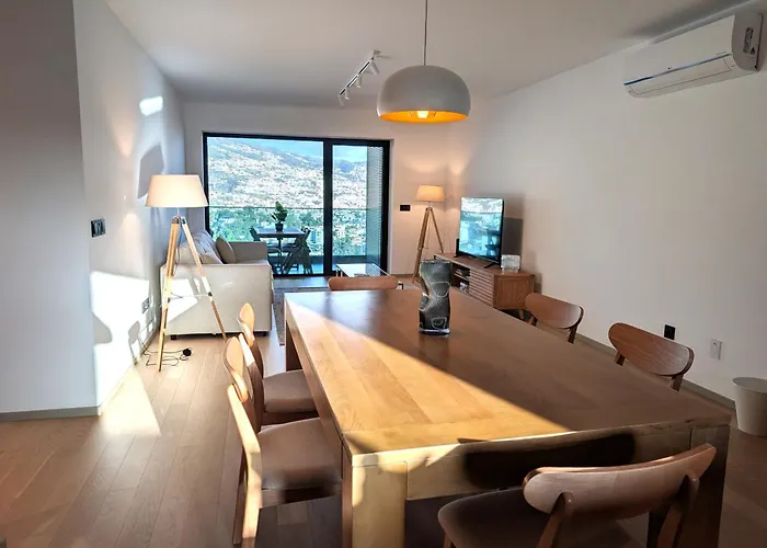 Sky-high Elegance Top-floor Views Of City, Ocean & Sunrise