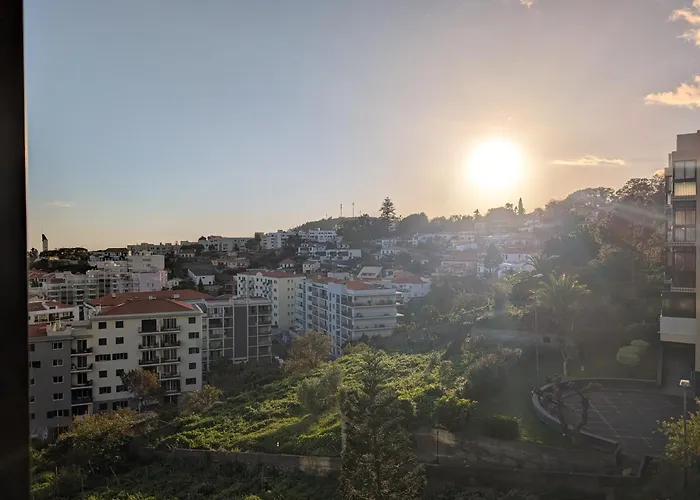 Sky-high Elegance Top-floor Views Of City, Ocean & Sunrise Apartmán Funchal (Madeira)