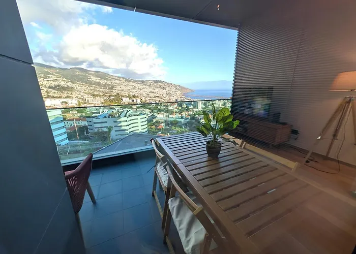 Sky-high Elegance Top-floor Views Of City, Ocean & Sunrise 公寓