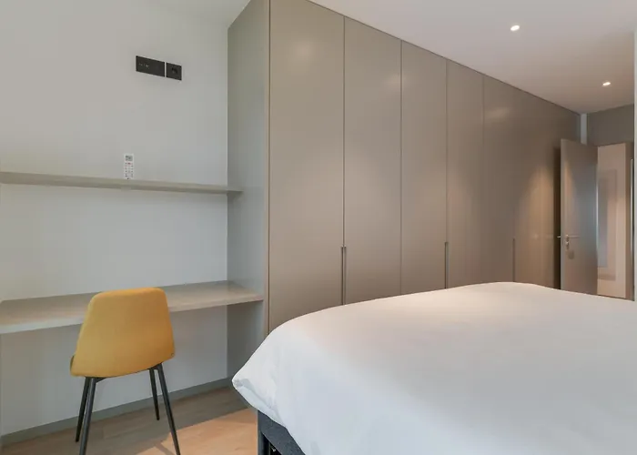 Sky-high Elegance Top-floor Views Of City, Ocean & Sunrise