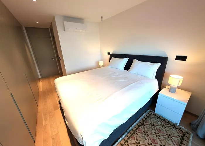 Sky-high Elegance Top-floor Views Of City, Ocean & Sunrise アパート フンシャル