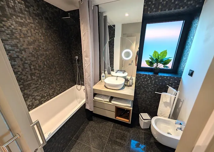 アパート Sky-high Elegance Top-floor Views Of City, Ocean & Sunrise フンシャル